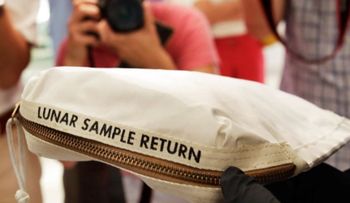 Subastarán polvo lunar recogido por Neil Armstrong; cuesta entre US$2 y US$4 millones