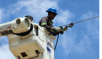 Edeeste refuerza servicio eléctrico en Boca Chica