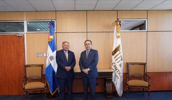 Valdez Albizu recibió visita embajador Juan  Bolívar Díaz y estudiantes meritorios de España