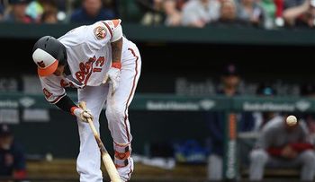 Pitcher golpea intencionalmente al dominicano Manny Machado durante juego