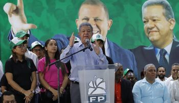 Leonel Fernández asegura que el gobierno no sabe resolver los problemas del país y se justifica en la crisis