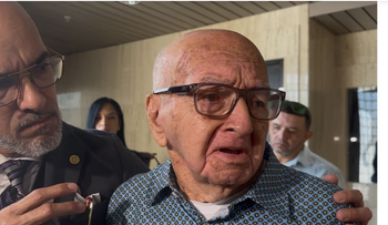 Defensa pide retirar grillete electrónico a acusado de 91 años