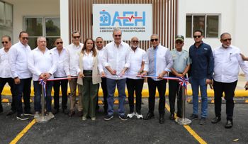 Abinader inaugura varias obras en provincia Duarte y sostiene diálogo con la juventud