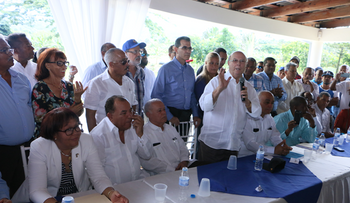 Hipólito buscará Presidencia para acabar con la impunidad y corrupción", se reúne con seguidores de su proyecto H20