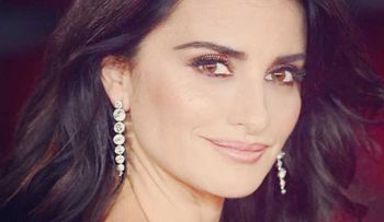 Estudio confirma cuál es el gesto de belleza que más rejuvenece