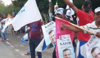 A pesar de prohibición, manifestantes de 2 partidos realizan hoy bandereos en Azua