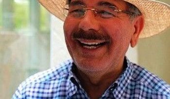 Danilo Medina entre vientos huracanados