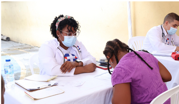 Gobierno realiza jornada y mejora viviendas en La Romana