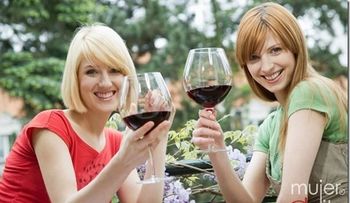 10 motivos para tomar una copa de vino al día