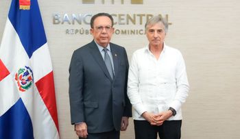 Gobernador Valdez Albizu recibió al embajador de la Unión Europea, Raúl Fuentes Milani