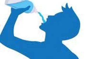 El agua alimenta el cerebro, sobre todo en tiempos de calor, no espere tener sed para tomarla 