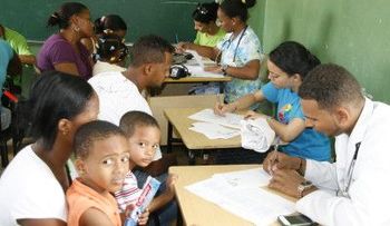 MJ beneficia residentes  sector Vietnam durante operativo