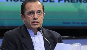 Dónde piensa llegar el Embajador de los Estados Unidos y hasta cuándo los soportaremos?