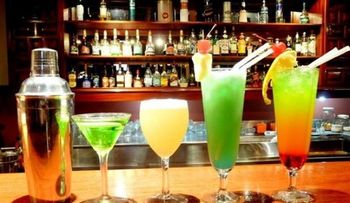 Negocios de dominicanos en Nueva York podrán vender alcohol más temprano