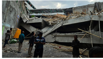 Internado colapsa en Indonesia