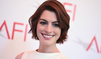 Rihanna y Anne Hathaway estarán en el filme femenino de "Ocean s Eleven"