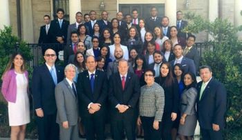 Embajador José Tomás Pérez inicia programa "Líderes visitantesâ? con graduandos del INESDYC