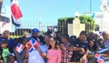 Decenas de personas van al Congreso para apoyar al presidente Medina en rendición de cuentas