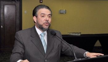 Danilo se despoja de la careta 