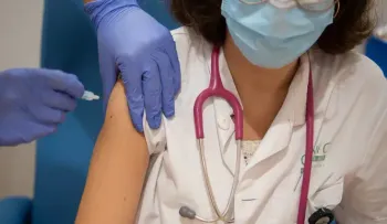 Alemania aprueba la vacuna obligatoria para personal sanitario y geriátricos