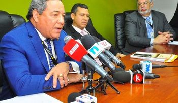 Presidente JM de Santiago acusa a políticos de prostituir el proceso electoral