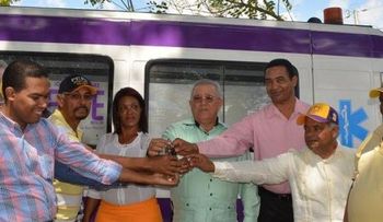 Precandidato a diputado dona ambulancia a comunidad de SPM