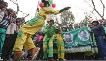 Mandela sigue en estado crítico y cumple un mes hospitalizado