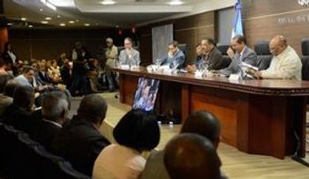 Partidos opositores saludan medida de JCE para el conteo de los votos