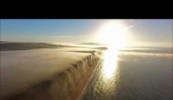 Un dron capta el raro fenómeno natural que funde el cielo con el mar