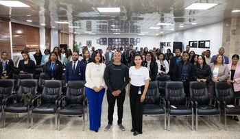 Contraloría formaliza programa de salud integral para sus colaboradores