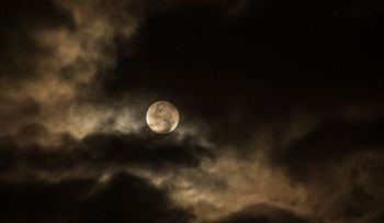  ¿Por qué se aleja la Luna?