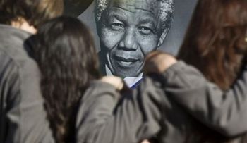 En estado delicado: Salud de Mandela detona debate sobre el fin de vida