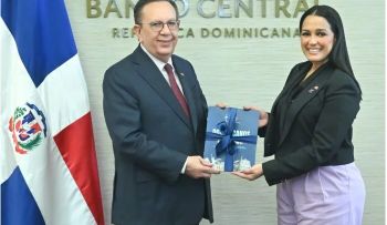 Gobernador Valdez Albizu se reúne con viceministra MIREX, Celinés Toribio