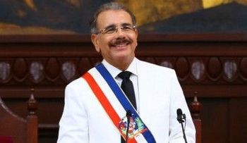  Presidente Medina promulga Ley 250-17 y autoriza Banreservas financiar pago salario 13 a varias entidades 