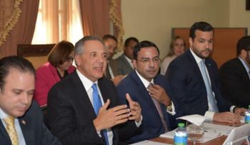 ¡Tuve que dejarlo fuera al Ministro!  