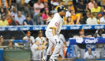 Las Águilas Cibaeñas derrotan 7-5 a los Leones del Escogido.