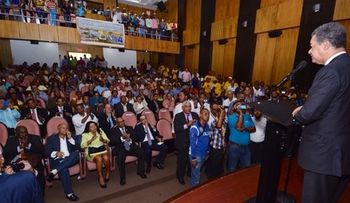 Leonel recibe reconocimiento de la UASD en Nagua