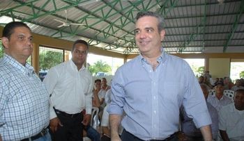 Encuesta da a Leonel y Abinader cabeza con cabeza