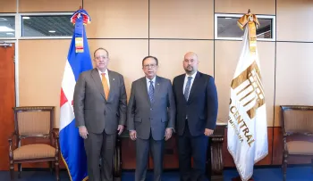 Valdez Albizu y Magín Diaz reciben a representantes del GAFILAT y de la Unidad de Análisis Financiero de RD