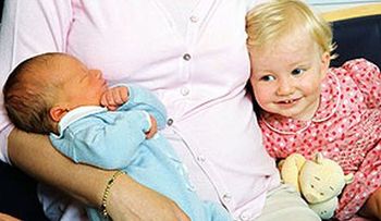 Advierten vestir hijos de rosado o celeste según sexo perjudica su futuro