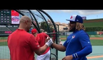 Si no la viste, esta fue la espectacular jugada de Vladimir Guerrero Jr