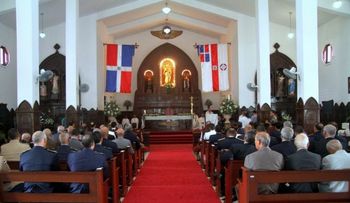 Comisión Barrial entrega iglesia Pentecostal en Santo Domingo Este