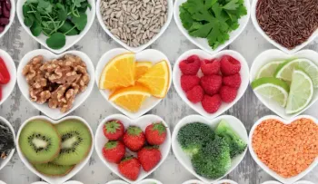 Alimentos que fastidian el sueño: Té verde, chocolate, pimientos y salsa