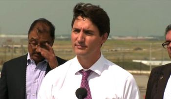 La mujer que acusó a Justin Trudeau de haberla manoseado rompe el silencio