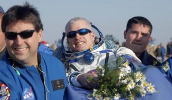 3 astronautas regresan de la estación orbital 