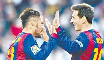 Messi despacha  al Levante  con un triplete 