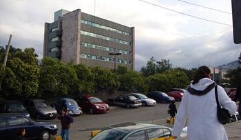 Familiares de mujer denuncian mala práctica en hospital de la Mujer