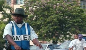 Agentes Amet van a patrullar las calles