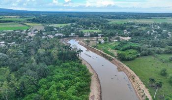 INDRHI realiza mantenimiento en riego del Bajo Yuna y cierra canal Aglipo