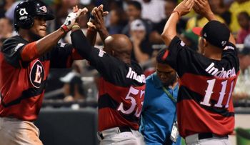 Leones dejan tendidas en el terreno a las Aguilas; Licey vence a los Gigantes 3-1